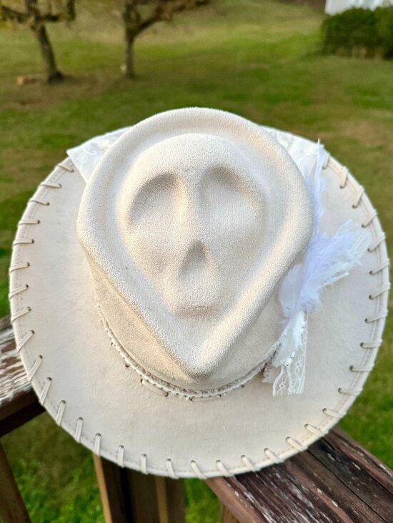 Bridal Cowboy Hat, Skull Burned Hat, White Wedding Hat, Gothic Wedding Bride Hat - Picture 1 of 6